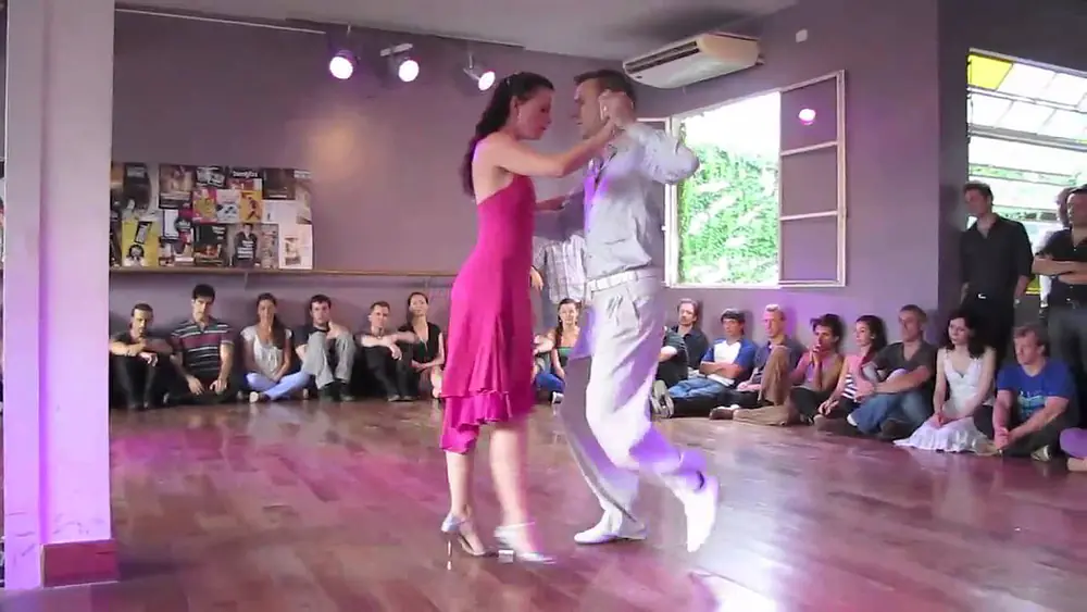 Video thumbnail for Sonja Bruyninckx y Sven Breynaert bailan en DNI Buenos Aires