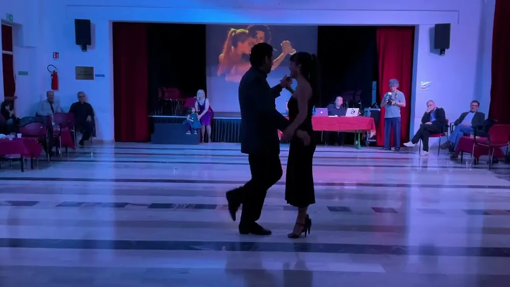 Video thumbnail for Federico Naveira e Sabrina Masso, 'Silueta Porteña' - Cesena, 6 maggio 2023 - Medialuna Tango