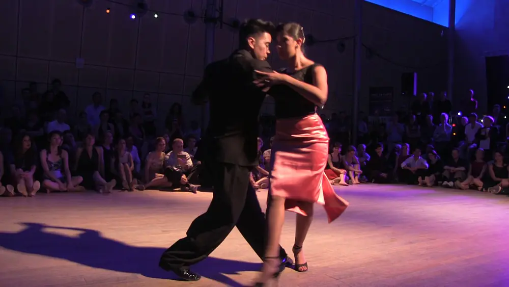 Video thumbnail for Roxana Suarez et Sebastian Archaval dansent sur le tango Sin Lagrimas