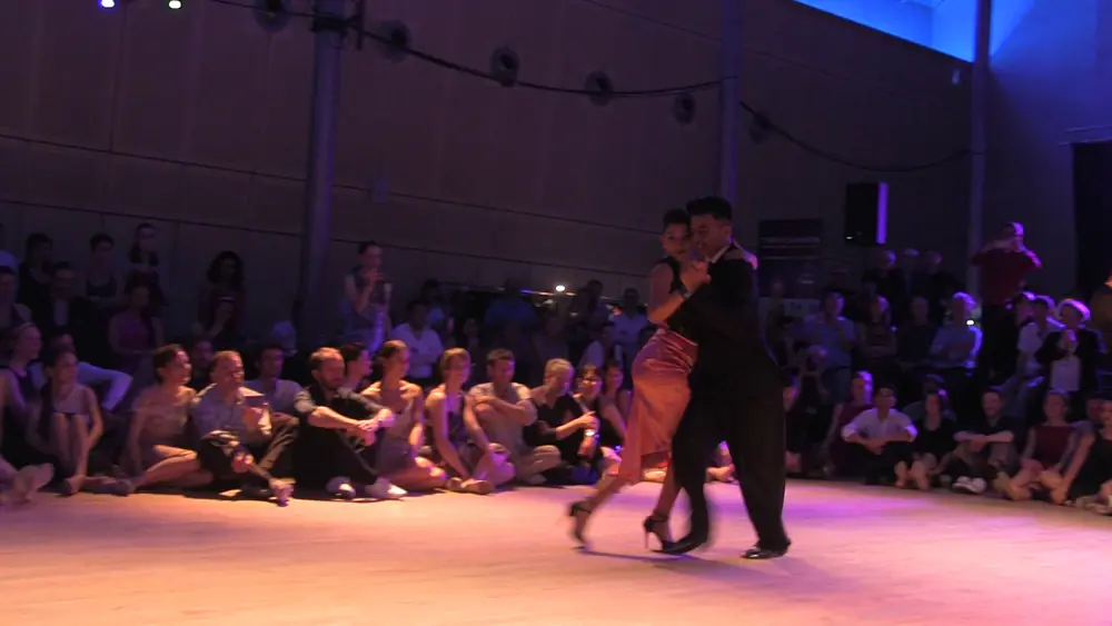 Video thumbnail for Roxana Suarez et Sebastian Archaval dansent la milonga avec le Solo Tango Orquesta