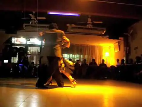 Video thumbnail for Federico Naveira & Inés Muzzopappa bailando un Tango en "Milonga 10" (Buenos Aires)