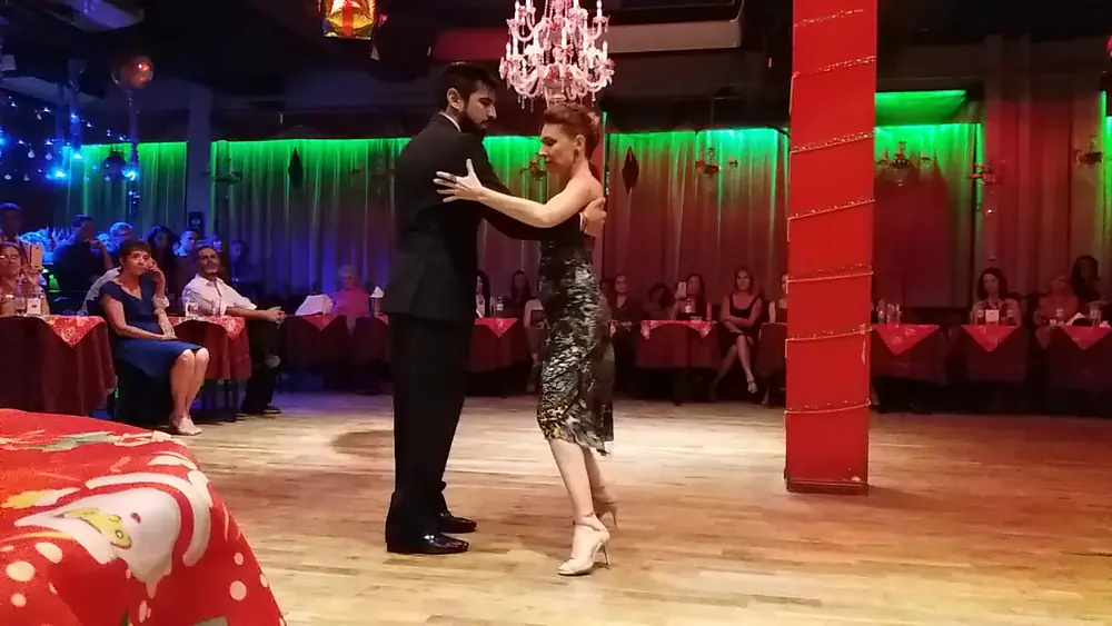 Video thumbnail for 2/3 - Magdalena Gutierrez y Germán Ballejo - Milonga de los Domingos