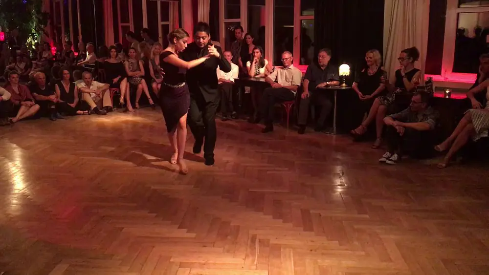 Video thumbnail for Noelia Hurtado - Carlitos Espinoza - No Mientas (2/5)