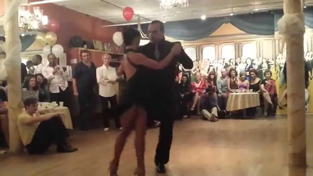 Video thumbnail for Argentine tango: Junior Cervila & Guadalupe Garcia - Domingo Tango Club