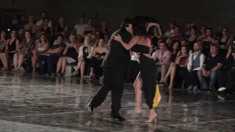 Video thumbnail for Miguel Angel Zotto y Daiana Guspero 14 07 2018 Festival del Tango Trani 1.3