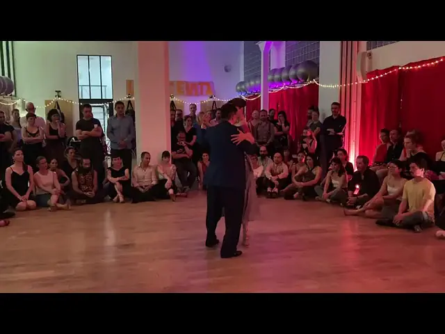 Video thumbnail for Veronica Toumanova and Asya Moiseeva performing at La Dolce Vita, Paris (2/4)