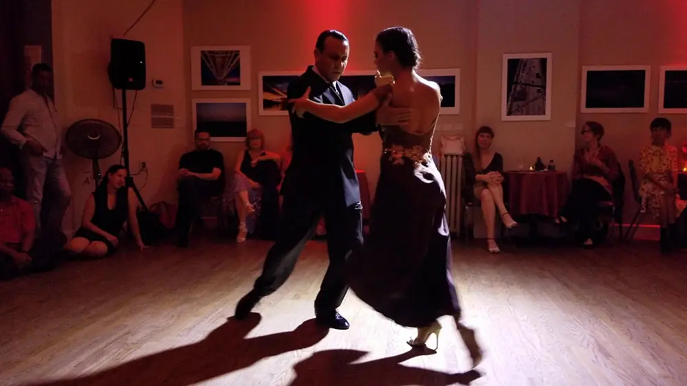 Video thumbnail for Argentine tango: Andrés Bravo & Sarita Apel  - Derrotado (Tenes Razon)