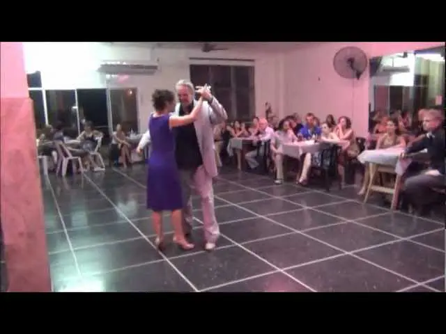 Video thumbnail for ANA MIGUEL y OSCAR CASAS bailando el tango GATO en FLOREAL MILONGA