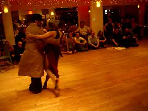 Video thumbnail for Argentine Tango: Daniela Pucci & Luis Bianchi-comical tango