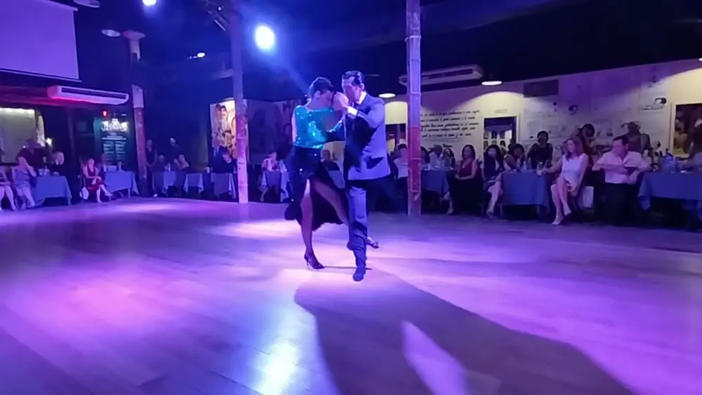 Video thumbnail for Cristian Gallardo y Lorena Goldestein - El Aeroplano