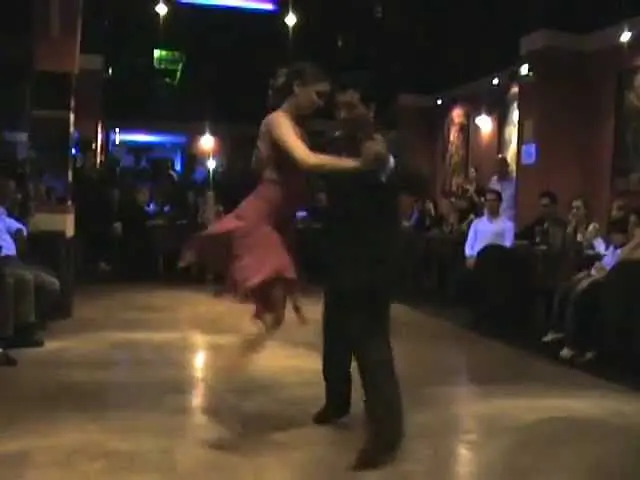 Video thumbnail for MILONGA DANIEL OVIEDO Y MARIANA CASAGRANDE PORTENIO Y BAILARIN