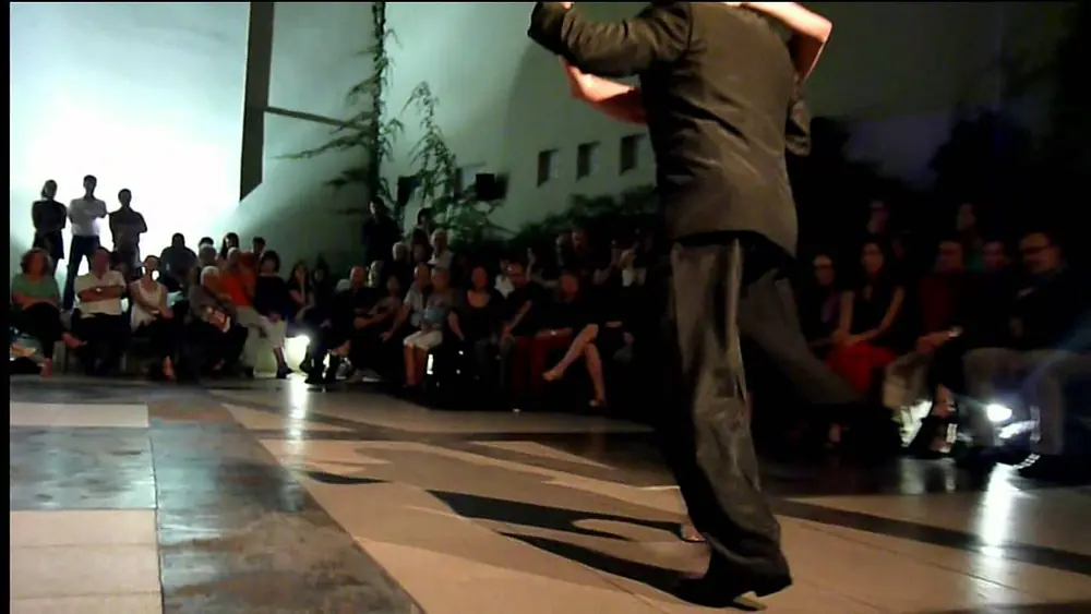 Video thumbnail for 3-Milonga del Patio presenta: Guillermina Quiroga y Roberto Leiva "Cara Sucia"