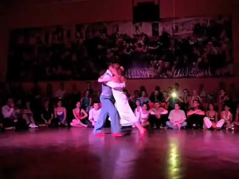 Video thumbnail for Melina Brufman & Claudio González bailando otro tango en Misterio Tango Festival 2010