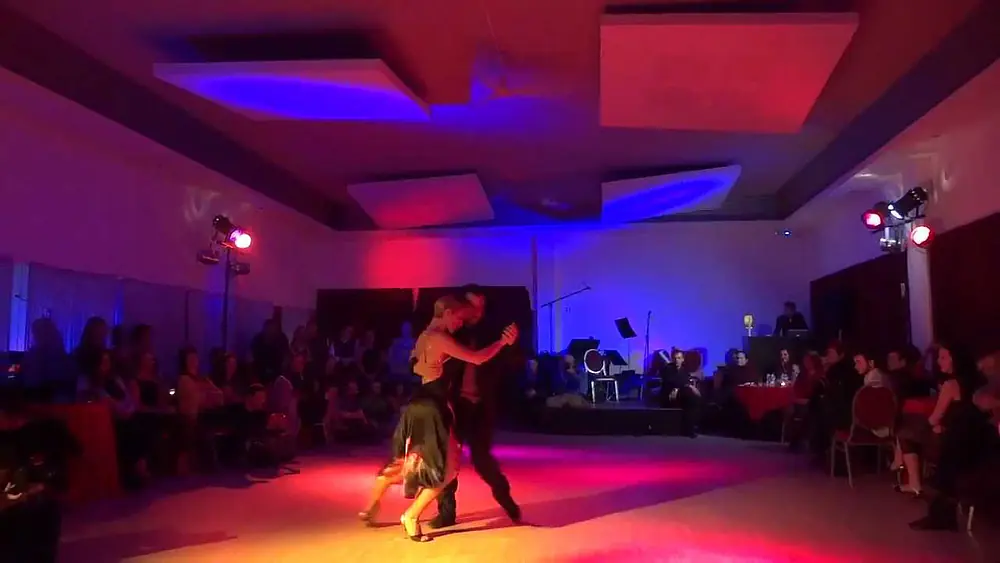 Video thumbnail for Alejandra Mantiñan y Martin Ojeda - Sentindo Tango 2012.02.18 - 2/3