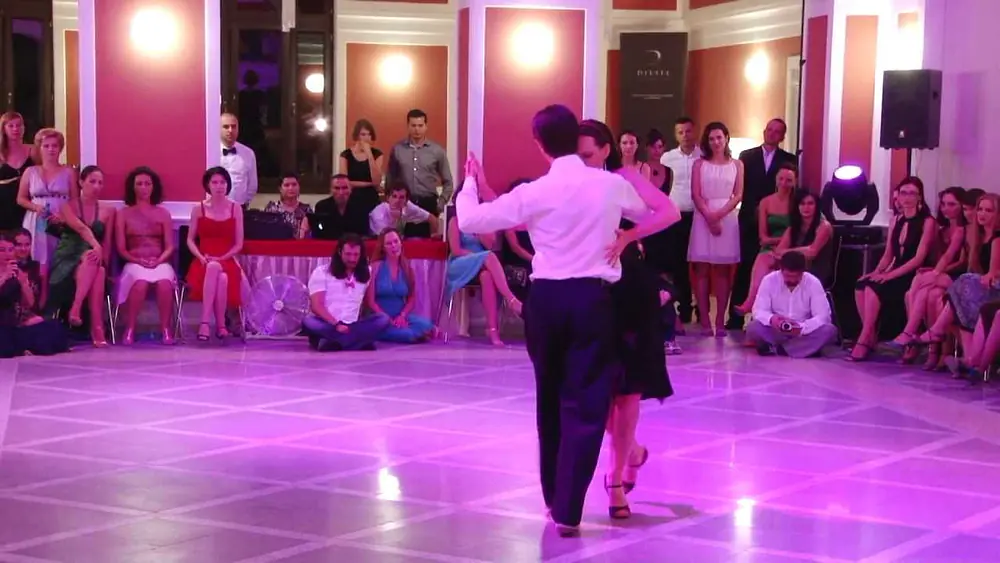 Video thumbnail for Sigrid Van Tilbeurgh y Dominic Bridge - Tango Cazino 2012 - 4/5