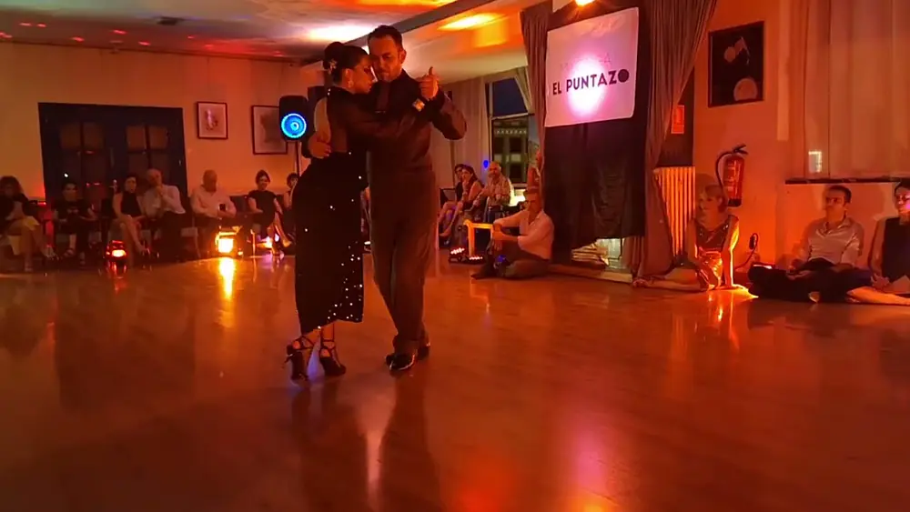 Video thumbnail for Barbara Ferreyra y Agustin Agnez- 1/4 "Comme il Faut" Orq. Disarli -Milonga El Puntazo-Madrid