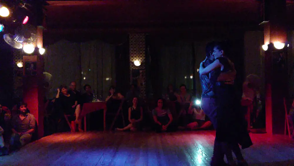 Video thumbnail for Mariela Sametband y Guille "peque" Barrionuevo. Milonga Mandinga. Uruguay 2019 4/4