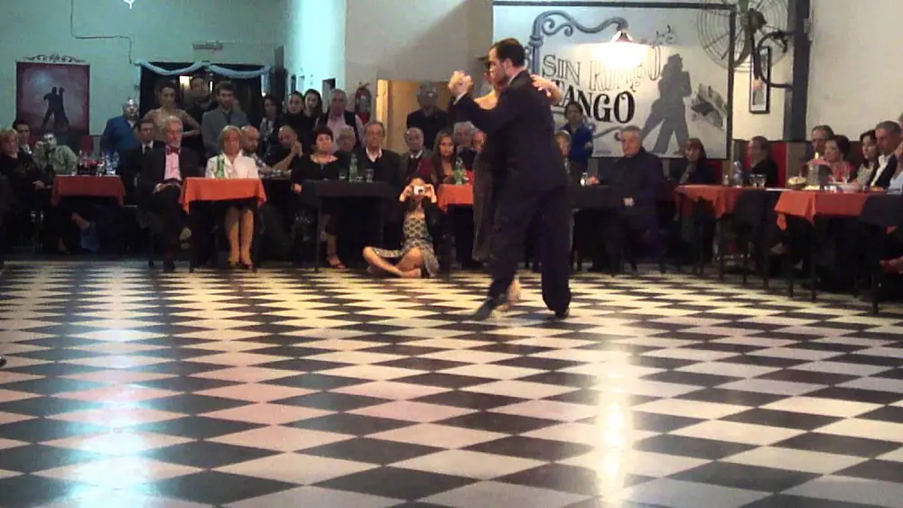 Video thumbnail for Sin Rumbo, bailan Daniela Barria y Julian Vilardo 2/2