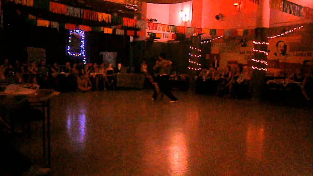 Video thumbnail for Moira Castellano y Gaston Torelli en El Motivo Tango, 30/12/13