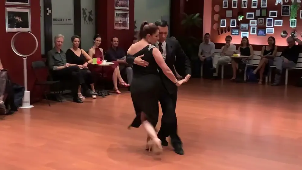 Video thumbnail for La Santa Milonga 28 10 2022 Miriam Copello et Cristian Correa