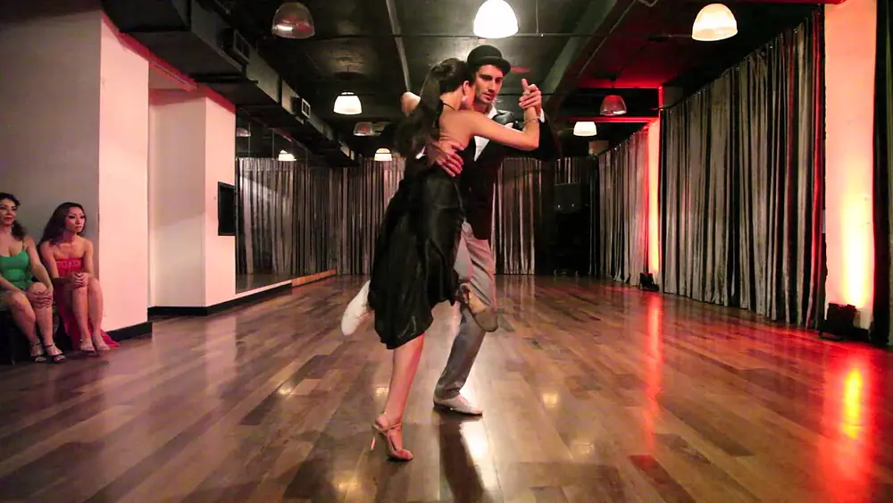 Video thumbnail for Arturo Gaskins et Yari Helfeld, "Tres Esquinas" (tango), 2de3.