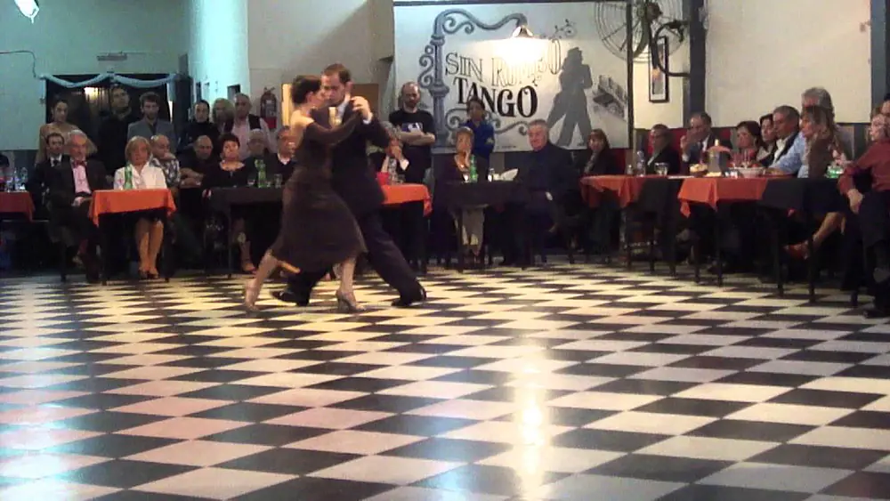 Video thumbnail for Sin Rumbo, bailan Daniela Barria y Julian Vilardo 1/2