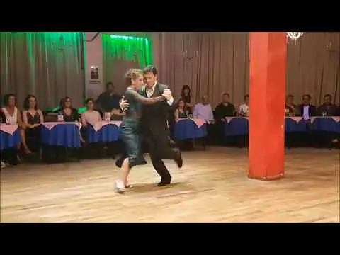 Video thumbnail for Milonga de los Domingos -  06/10/2019 - Leonardo Auza - Paola Aguilera 3/3