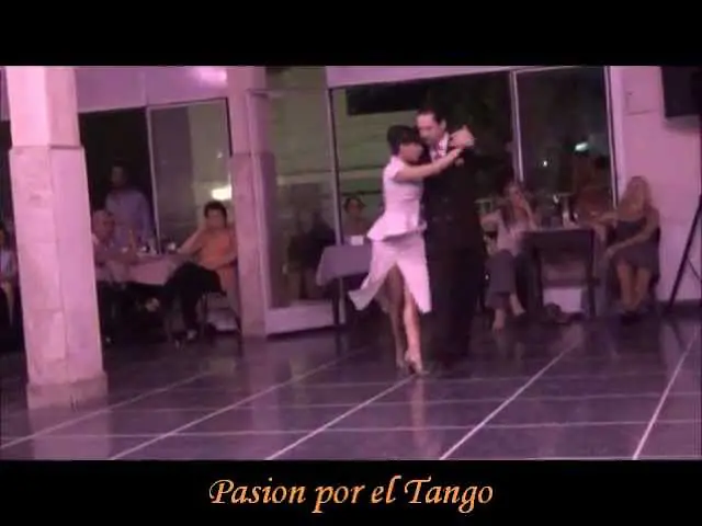 Video thumbnail for CLARISSA SANCHEZ y JOHN ERBAN bailando el tango PASIONAL en FLOREAL MILONGA