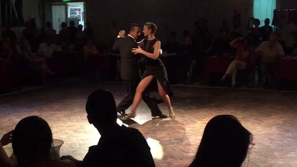 Video thumbnail for Diego Escobar y Angelina Staudinger bailan un Tango Vals "Recuerdos De La Pampa" de J. d'Arienzo