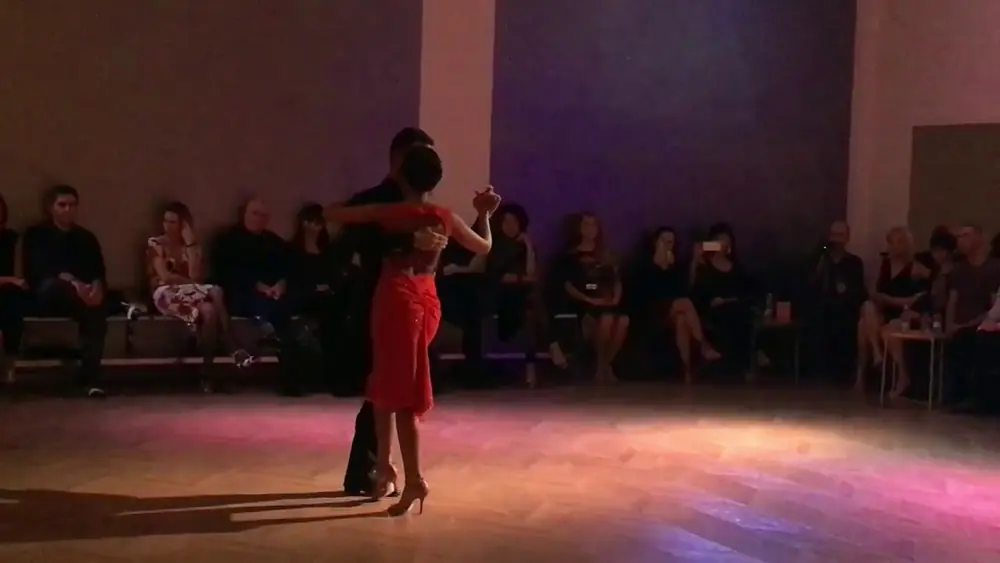 Video thumbnail for 2 Corazones Tango Accademia: Pam Est Là & Danilo Maddalena 1/4 - Rimini 15/12/2017