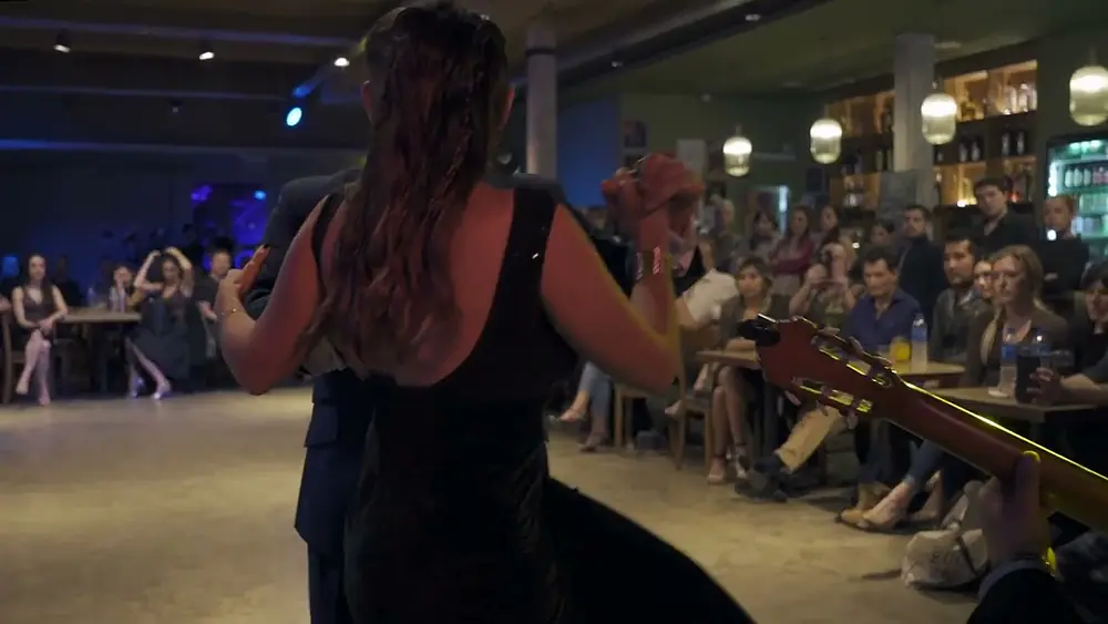 Video thumbnail for FATI CARACOCH & BRENNO MARQUES - Sin Palabras, EN VIVO: Roberto Minondi. Milonga "Muy Martes"