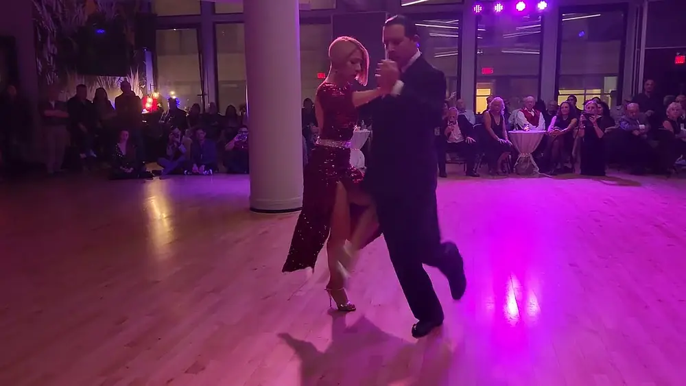Video thumbnail for Argentine tango: Analia Carreño and Luis Ramirez - Remolino