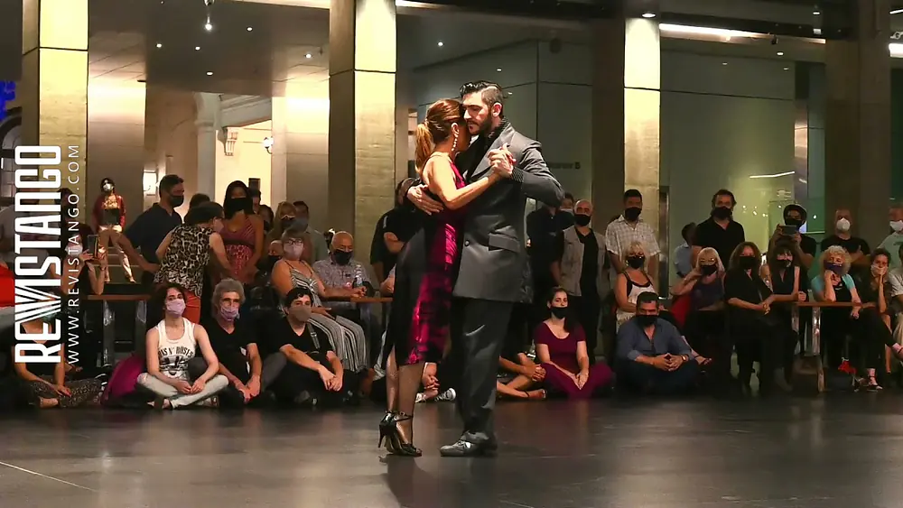 Video thumbnail for LA VI LLEGAR | Milena Plebs & Lucas Di Giorgio | Osvaldo Pugliese y Jorge Maciel | Milonga CCK 2021