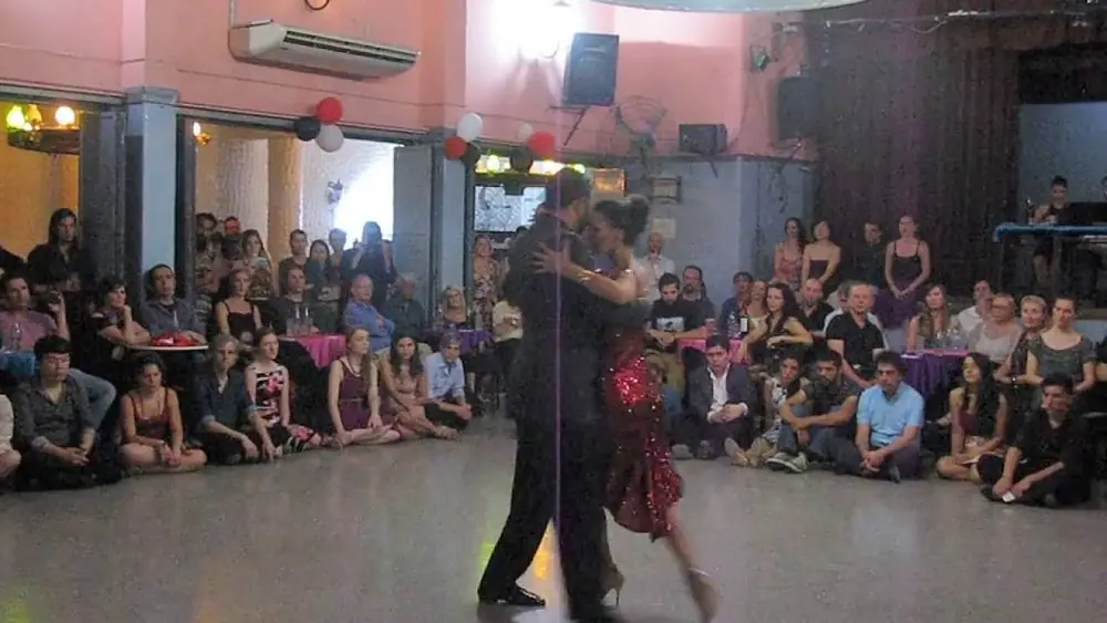 Video thumbnail for ROBERTO ZUCCARINO y MAGDALENA VALDEZ en Viva La Pepa Milonga 2016 (2/4)