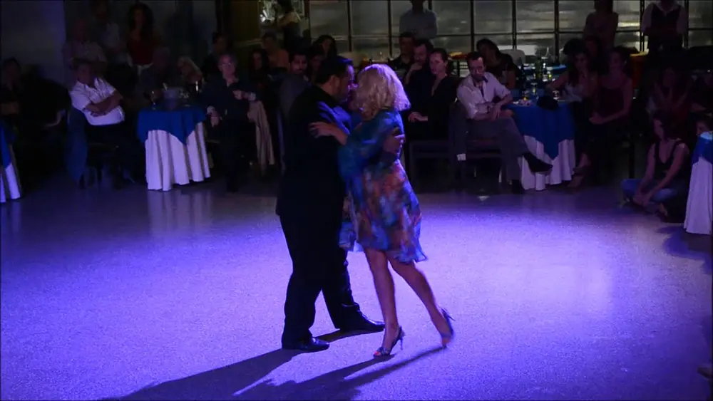 Video thumbnail for Yanina Erramouspe y Leo Ortiz, "Siete Palabras" Orq. Di Sarli