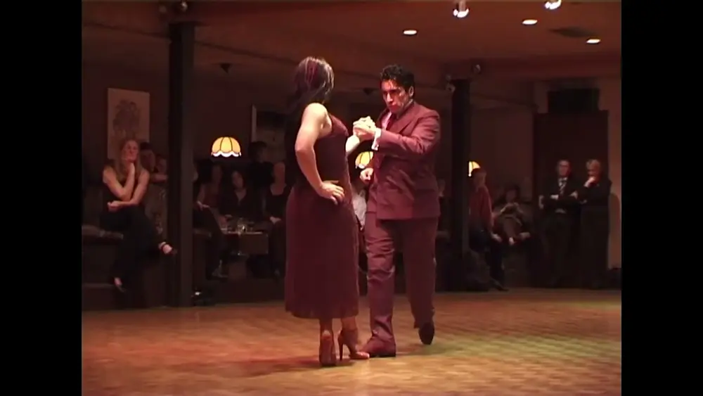 Video thumbnail for Silvina Scalisi & Mariano Galeano: tango demo 2/3