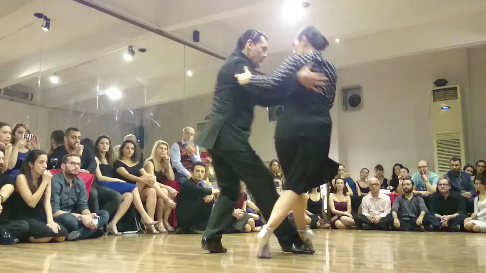 Video thumbnail for Alejandro Aquino & Natalia Hills. Organita De La Tarde - Di Sarli y Su Orq Tip. Milonga El Huracan.