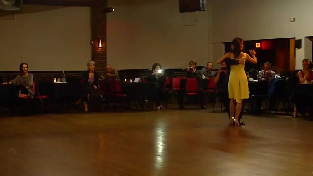 Video thumbnail for Leonel Hung-Yut Chen y Florencia Hwayi Han - Milonga Tango Mio 1