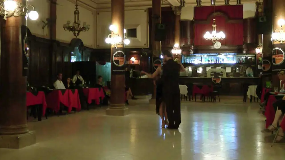 Video thumbnail for Un Tango, un Vals:  Mong-Lan  &  Walter Champin