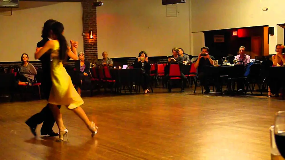 Video thumbnail for Leonel Hung-Yut Chen y Florencia Hwayi Han - Milonga Tango Mio 2