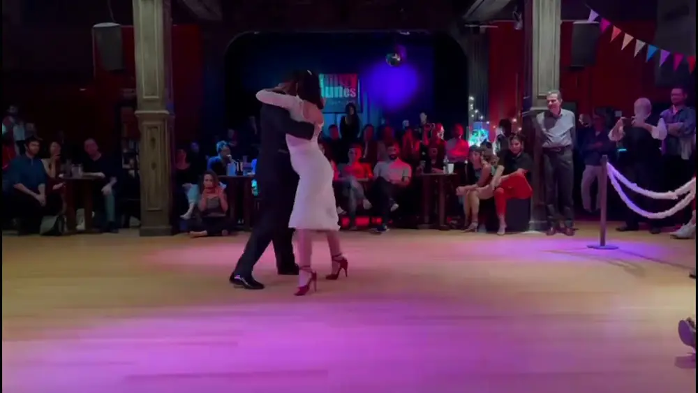 Video thumbnail for Frank Obregon y Majo Garces bailan Que Tiempo Aquel en Muy Lunes Tango -Buenos Aires, Argentina