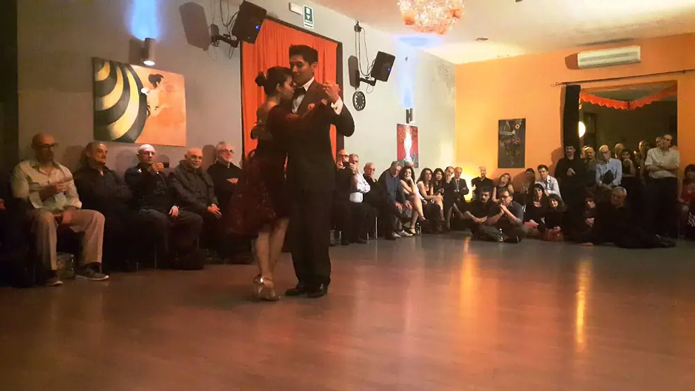 Video thumbnail for Esibizione Florencia Labiano Hernan Rodriguez al Salon Baires social club Napoli