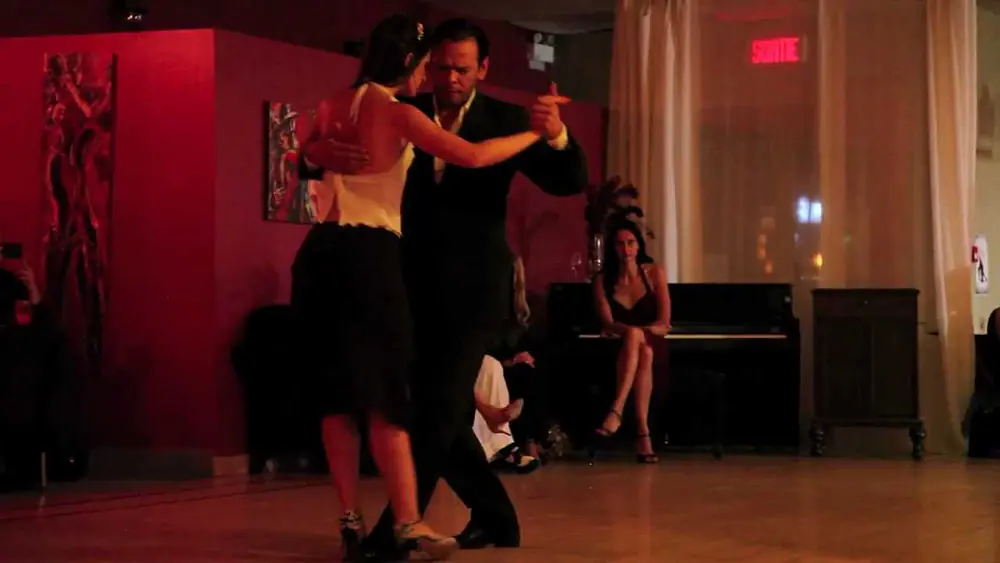 Video thumbnail for Josefina Bermudez Avila et FabianPeralta, le 5 et le 10 juillet 2011. Tangos.