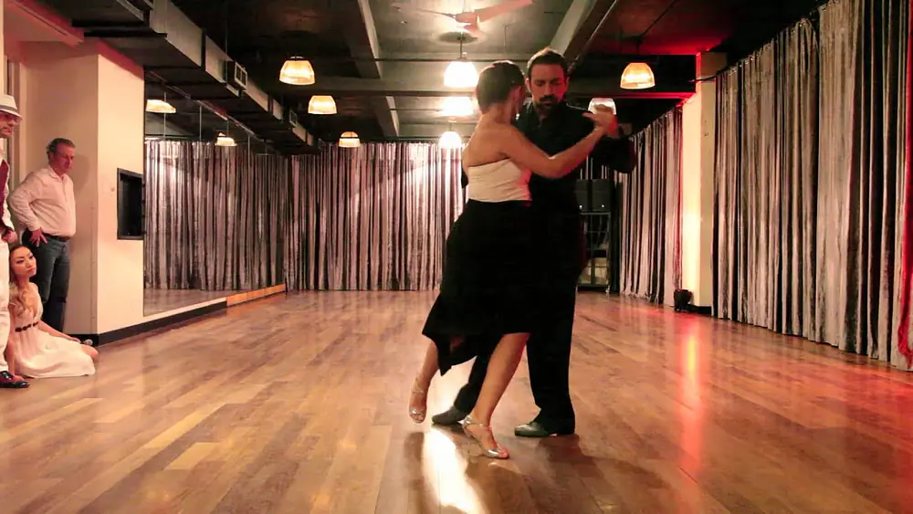 Video thumbnail for Ernesto Candal et Karina Colmeiro, "Antiguo Reloj De Cobre" (tango), 1de3.