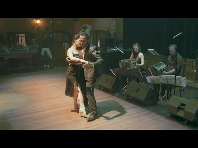 Video thumbnail for Virginia Cutillo & Juan Cantone dance to Volver live by 2 bandoneons