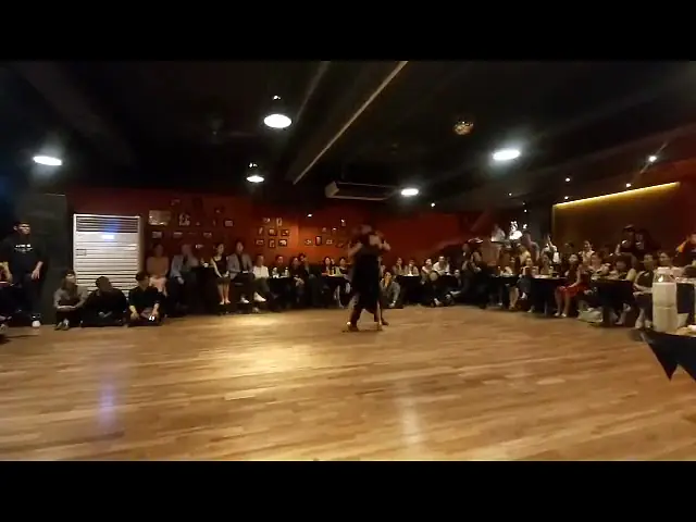 Video thumbnail for Tango performance 2 (a different angle) by Hoi Shan Leung y Okiz Baek at Milonga Loca, Seoul, 5/2025