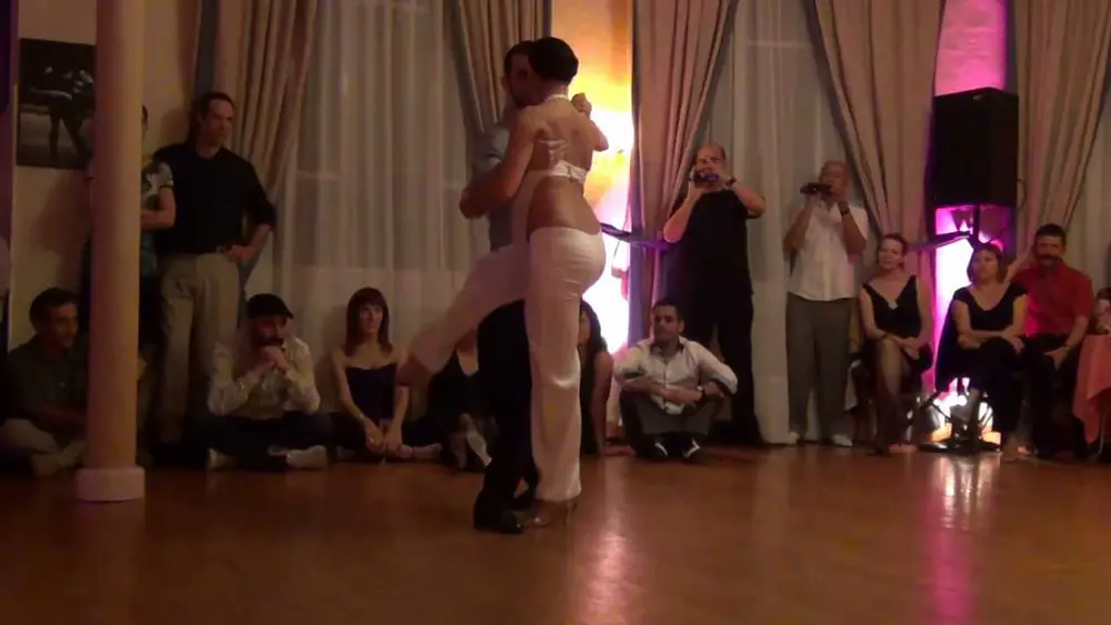 Video thumbnail for Bruno Tombari y Mª Angeles Caamaño viernes 07 12 12 Baztango 8 Destino de Flor