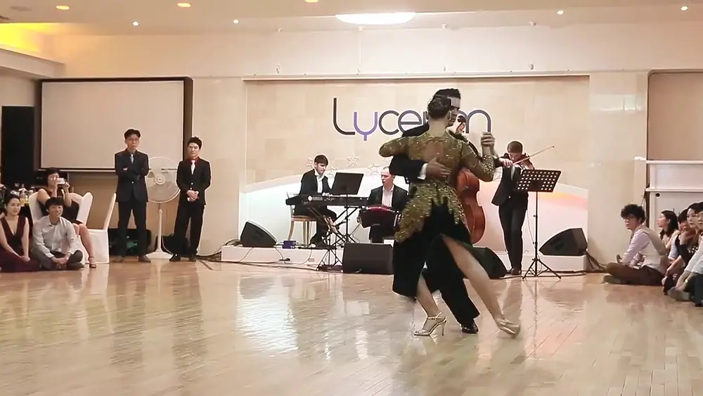 Video thumbnail for Edwin Espinosa y Alexa Yepes with Tango en VivoTango Fiesta in Seoul (Tango Fiesta )