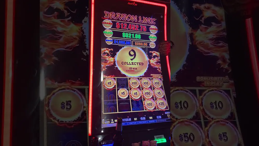Video thumbnail of GREAT HANK! #slots #casino #slotmachine #slotwin #jackpot #bonusfeature #casinogames #gambling