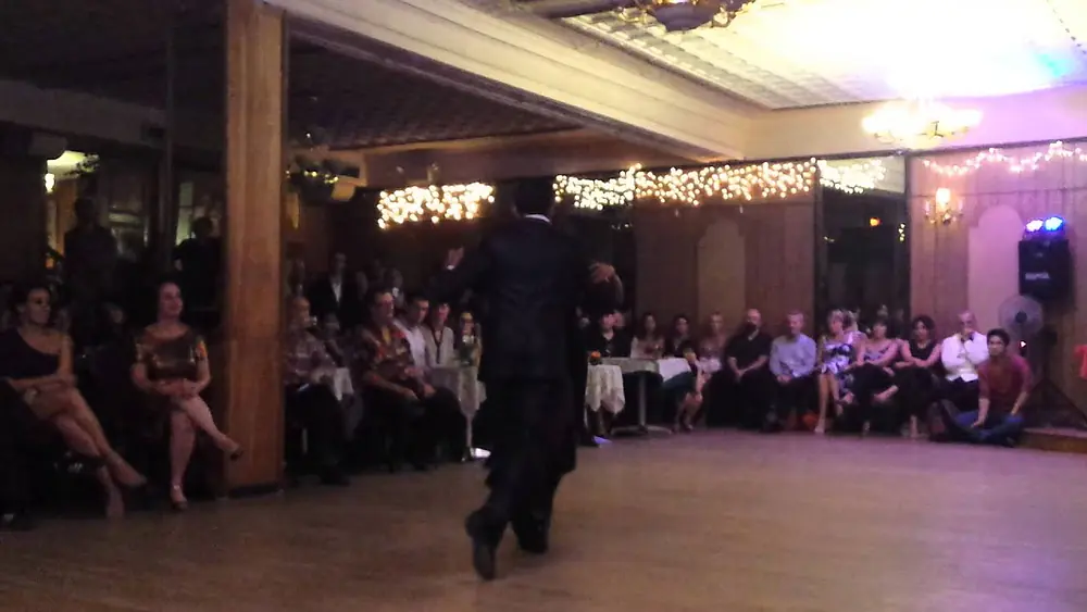 Video thumbnail for Argentine tango:Tanya Gutiérrez & Sebastián Avendaño - De Floreo